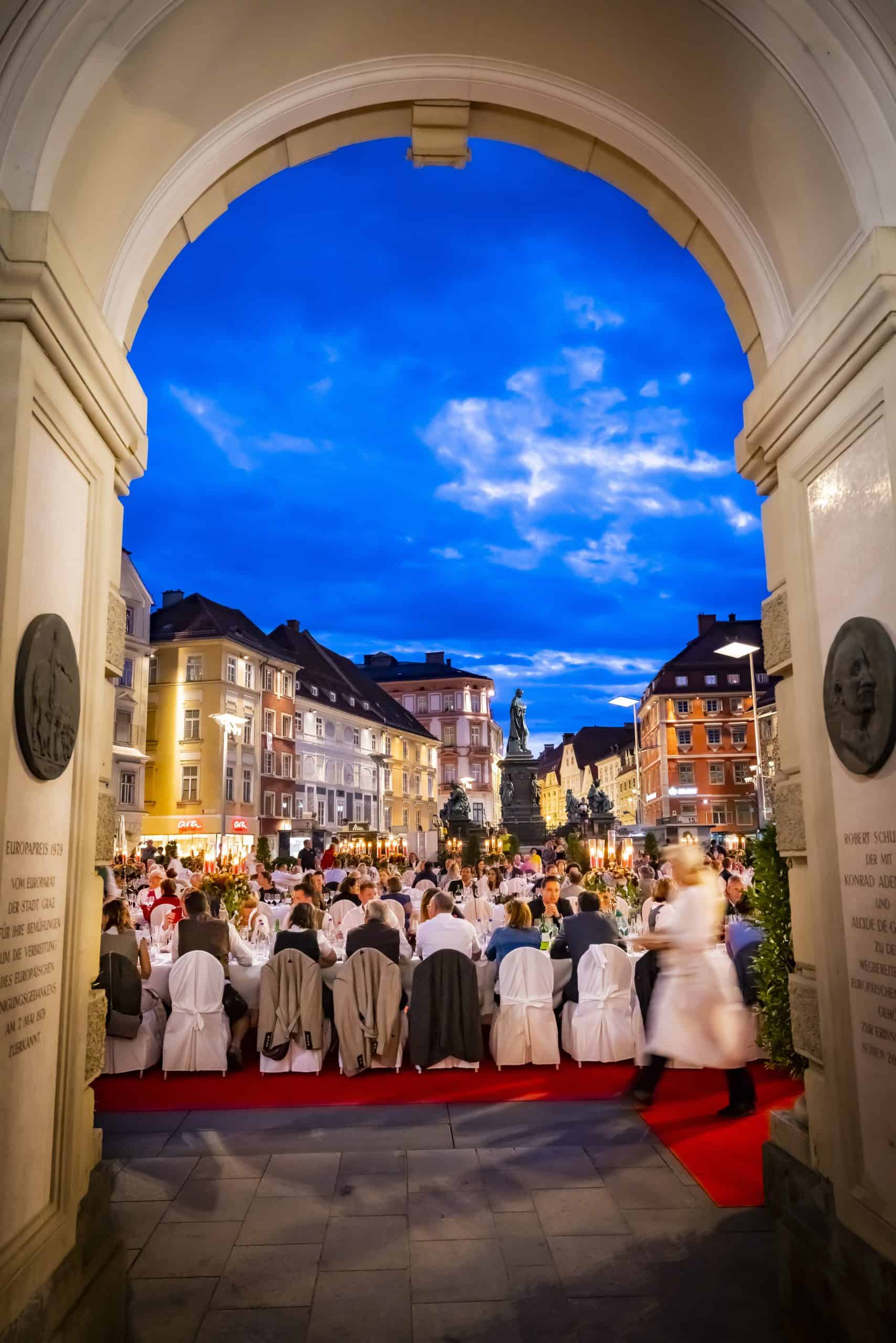 Lange-Tafel-2022-c-Graz-Tourismus-Werner-Krug-2-scaled