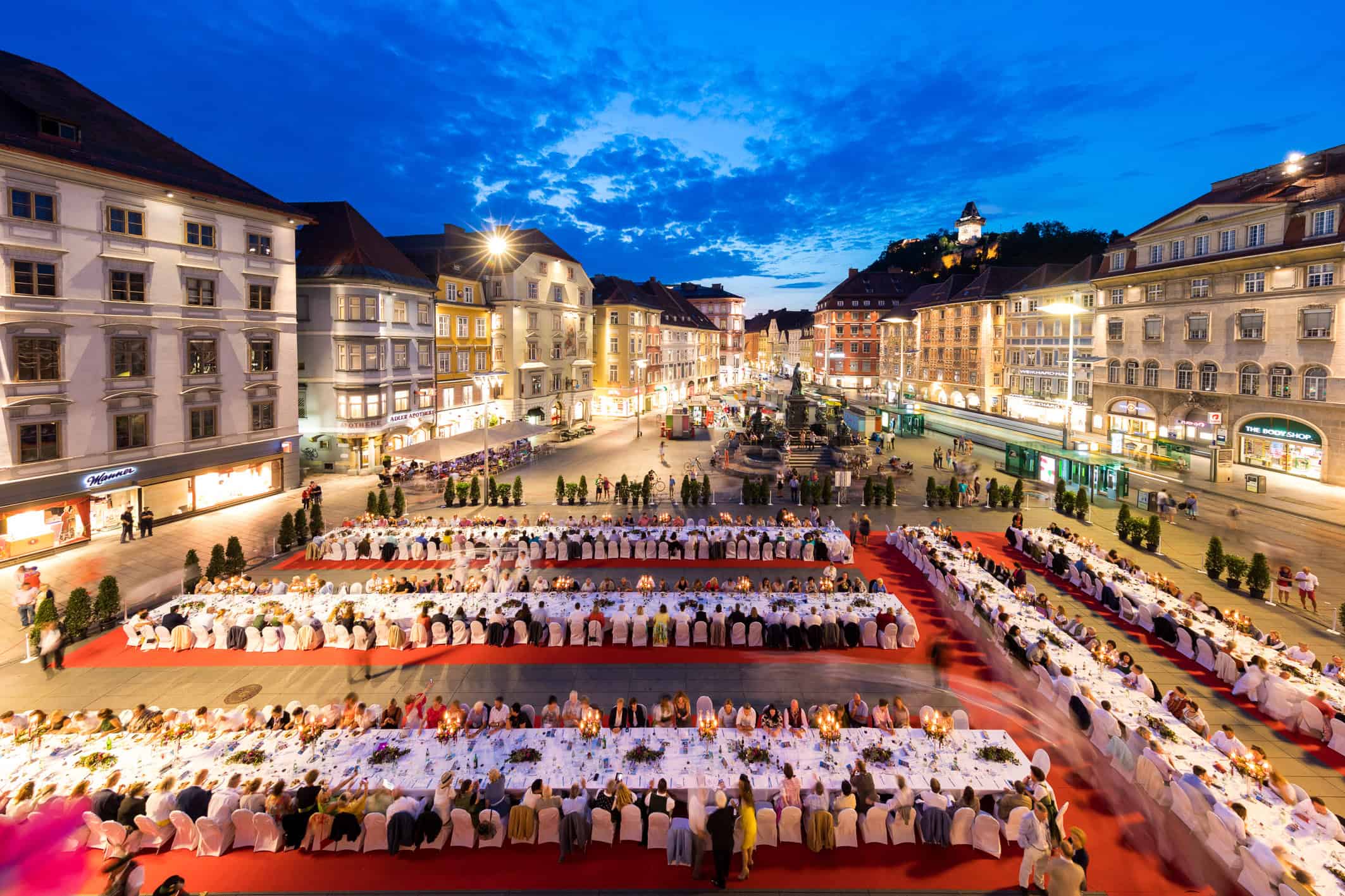 Lange-Tafel-der-GenussHauptstadt-Graz-Graz-Tourismus-Harry-Schiffer