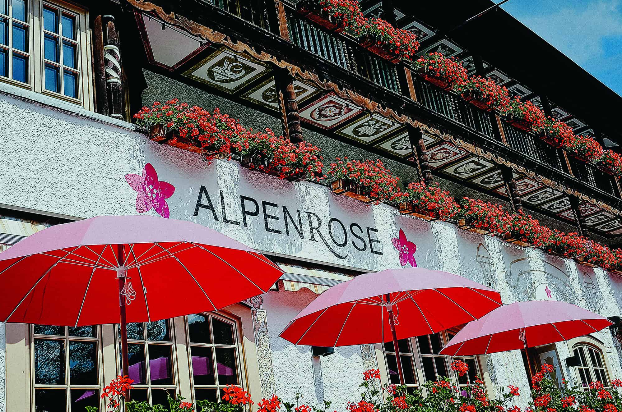 OLD_ALPENROSE_Alpenrose_1_Hausansicht-Suedseite-mit-Terrasse_ALP_0905-Kopie_web