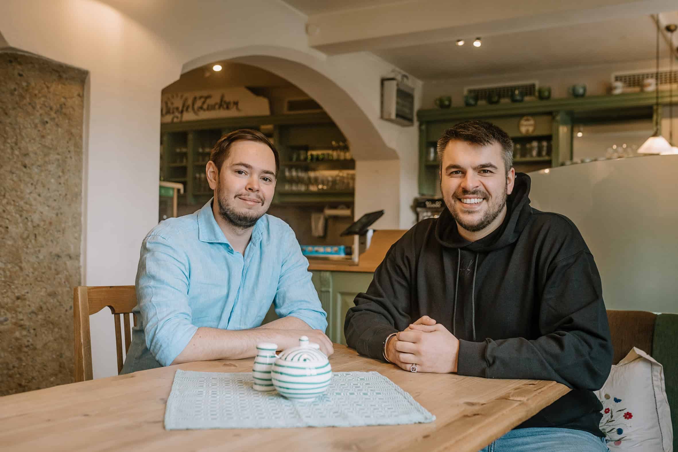 Pressebild-2_Neueroeffnung-Cafe-Wuerfelzucker_ev